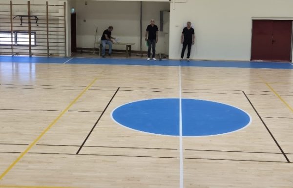 מתחדשים ומתקדמים: אולם הספורט בגני אביב התחדש ברצפת פרקט חדשה