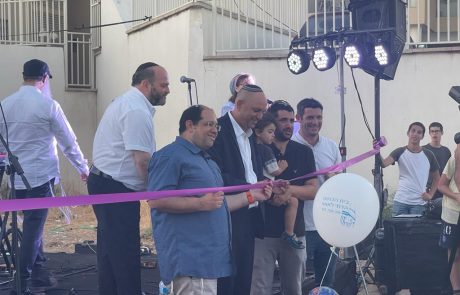 נוה נוף: מאות משתתפים בטקס הנחת “אבן הפינה” לבית הכנסת החדש