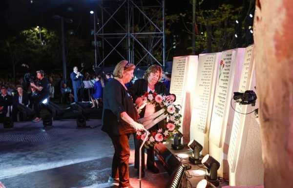 לוד מתייחדת עם זכר בניה ובנותיה: אלפים השתתפו באירועי יום הזיכרון בעיר