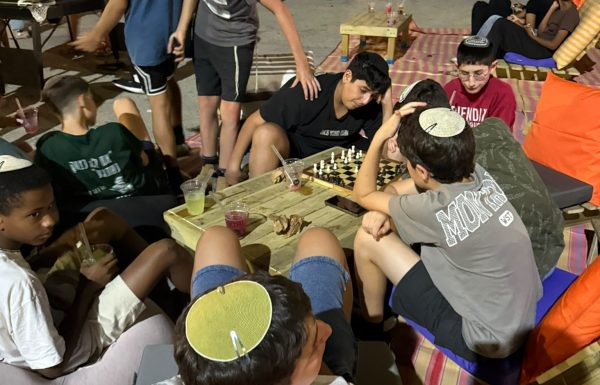 מאות בני נוער השתתפו במתחם הלילה של עיריית לוד: “קיץ בטוח, ערכי ומהנה”