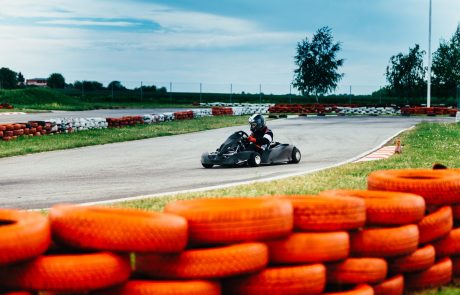 שוברים שגרה: הפתרונות היצירתיים לאירועי חברה ומתנות לגברים