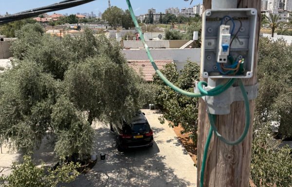 עיריית לוד נאבקת בחיבורי החשמל הפיראטיים: “מי שגונב חשמל – ישלם ביוקר על שנים לאחור”