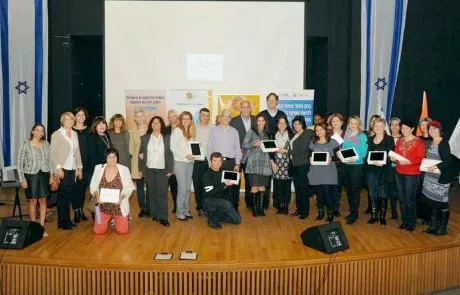 117 אייפדים חולקו למורי החינוך במיוחד בלוד
