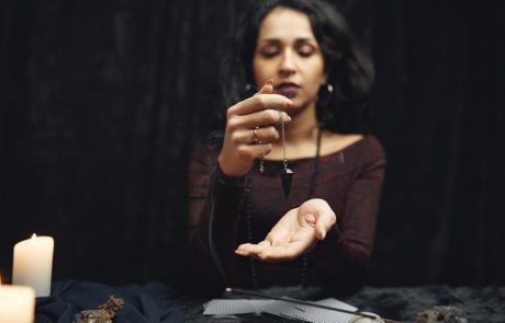 אנג’ליקה לינצקיה – בין כישוף לגילוי עתידות