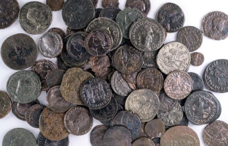 מטמון מטבעות נדיר שהתגלה בלוד חושף פרטים חדשים על ההתיישבות היהודית באזור לפני 1,650 שנה