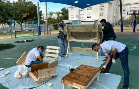 בדרך הטובה: צפו בשיפוץ חצר בי”ס גני אביב