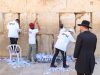 לקראת השנה החדשה: פתקי התפילה שהוטמנו בין אבני הכותל המערבי פונו והועברו לגניזה