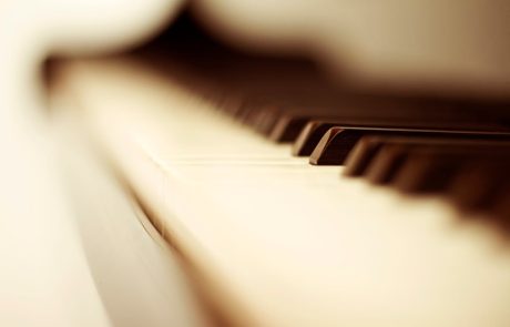 היתרונות ברכישת פסנתרים וכלי נגינה איכותיים