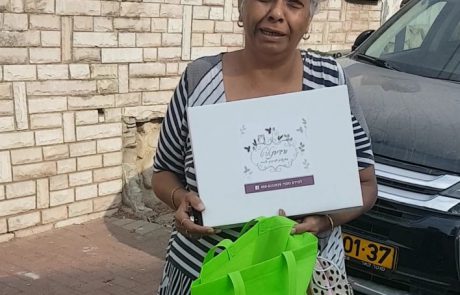 עשרות ערכות העשרה ופנאי חולקו לתושבי העיר בני הגיל השלישי