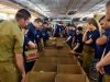 חיילי אגף התקשוב וההגנה בסייבר ארזו ב”יד ביד” בלוד חבילות למען מעוטי יכולת מכל הארץ